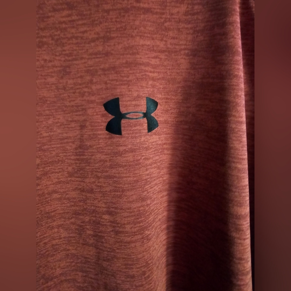 Under Armor Men's Loose Heatgear Heathered  Long Sleeve Size XXL COLOR RUSH - Picture 3 of 4